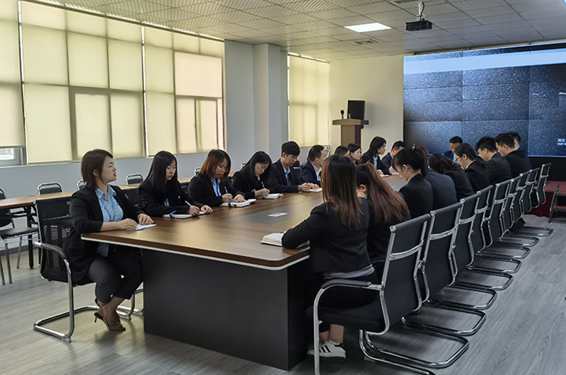 東莞誠一市場部和銷售部參加多列包裝機(jī)知識培訓(xùn)